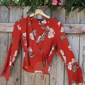 🚨FLORAL BLOUSE🚨😍